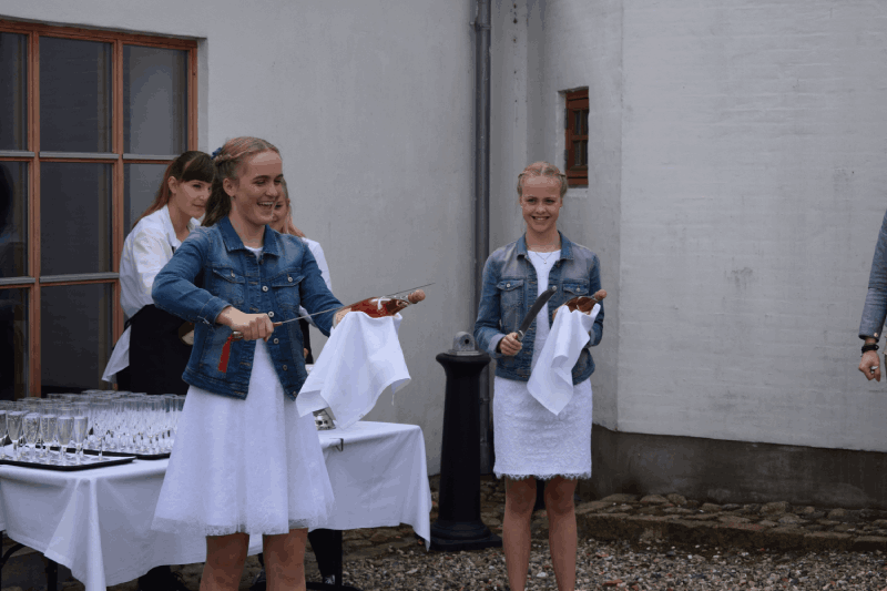 Champagne åbnes Gammelrøj herregård